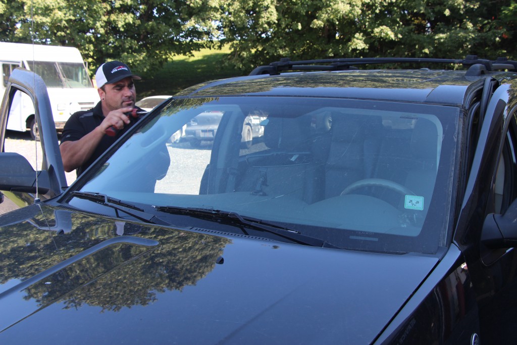 Windshield replacement Dube Tire and mechanic Montreal